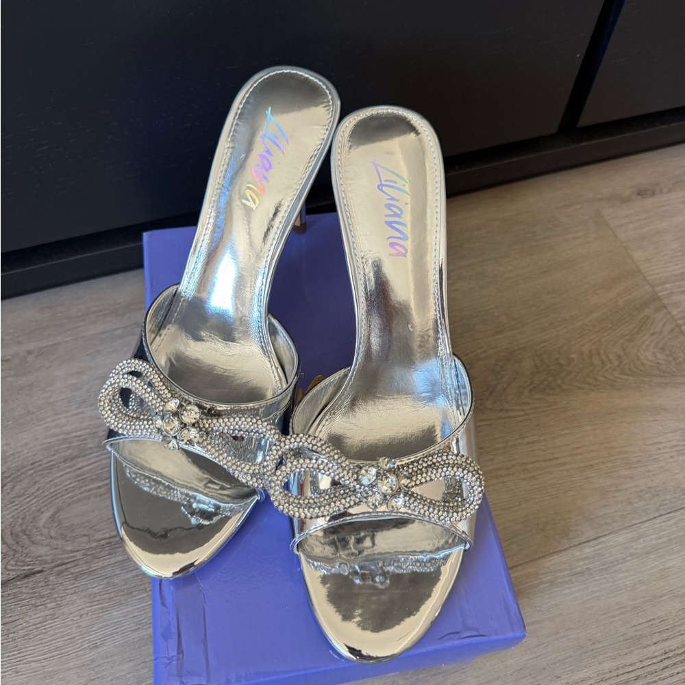 NWT Liliana Los Angeles: Zaha-4 in Silver - Picture 4 of 10